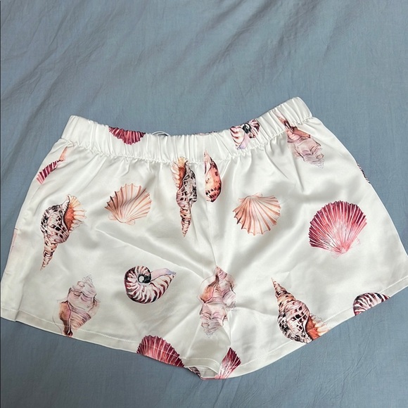 NWT Show Me Your MuMu Seashell Print Pajama Set - White and Pink - Picture 4 of 7